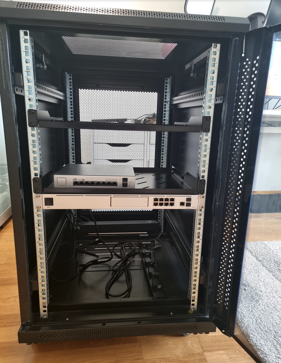 What is a server rack? Everything you need to know!